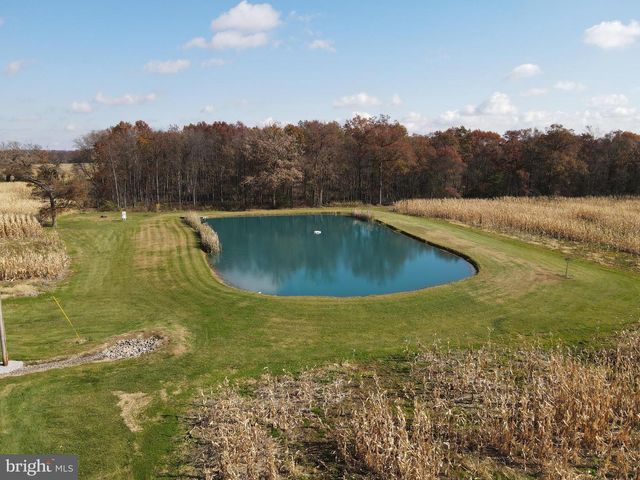 140 W REYNOLDS RD, New Oxford, PA 17350