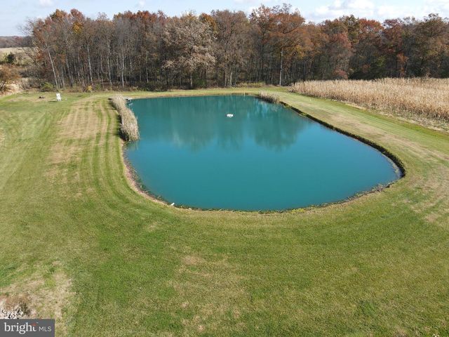 140 W REYNOLDS RD, New Oxford, PA 17350