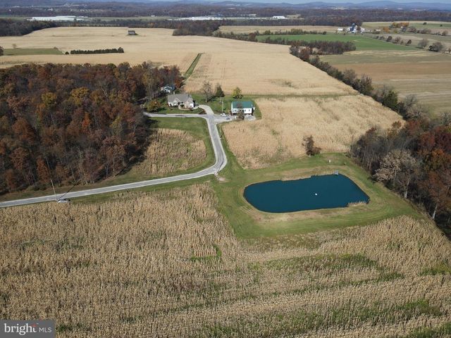 140 W REYNOLDS RD, New Oxford, PA 17350