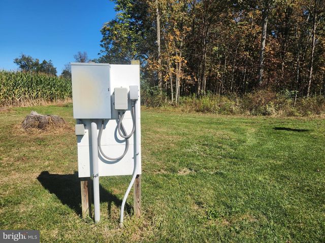 140 W REYNOLDS RD, New Oxford, PA 17350