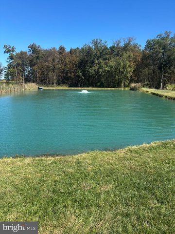 140 W REYNOLDS RD, New Oxford, PA 17350