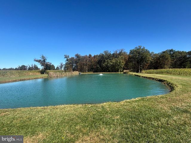 140 W REYNOLDS RD, New Oxford, PA 17350