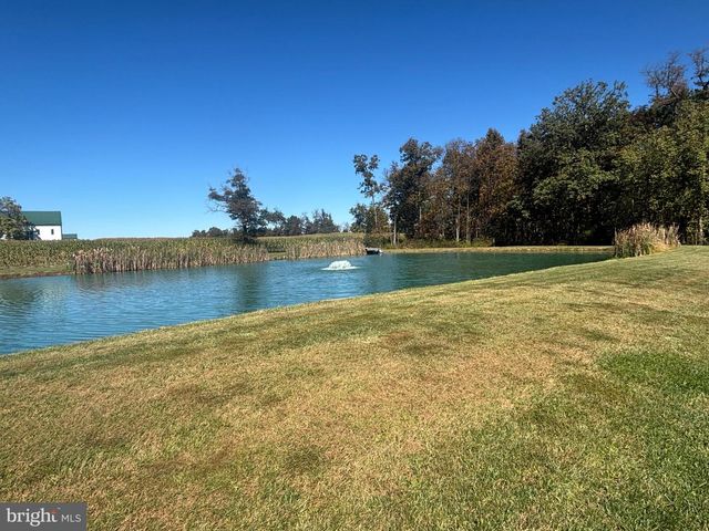 140 W REYNOLDS RD, New Oxford, PA 17350