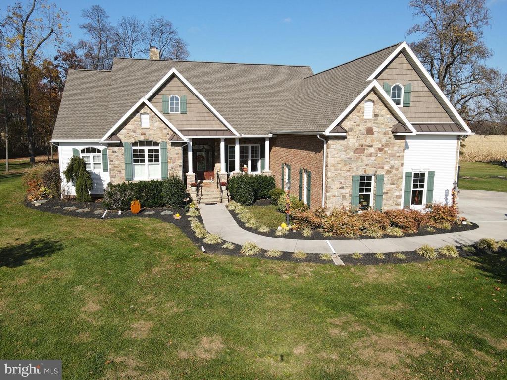 140 W REYNOLDS RD, New Oxford, PA 17350