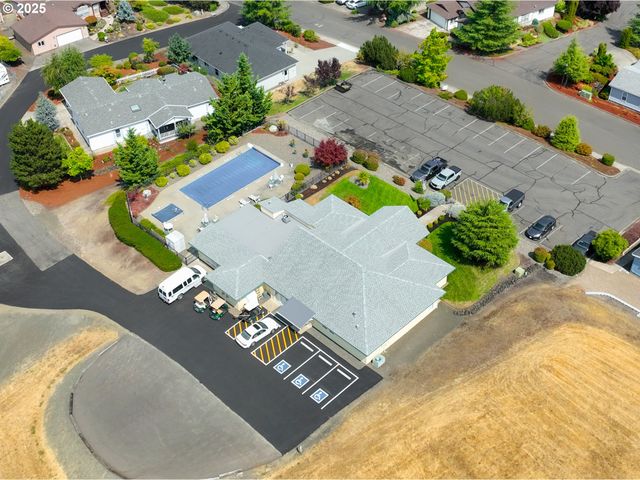 633 HIGHLAND VISTA Ln, Roseburg, OR 97471