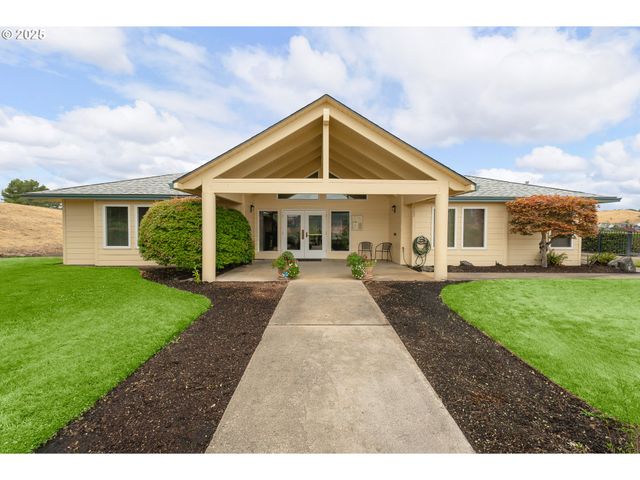 633 HIGHLAND VISTA Ln, Roseburg, OR 97471