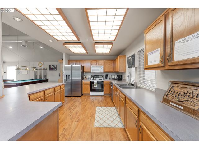 633 HIGHLAND VISTA Ln, Roseburg, OR 97471