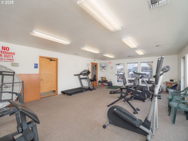 633 HIGHLAND VISTA Ln, Roseburg, OR 97471