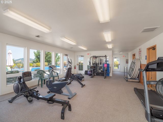 633 HIGHLAND VISTA Ln, Roseburg, OR 97471