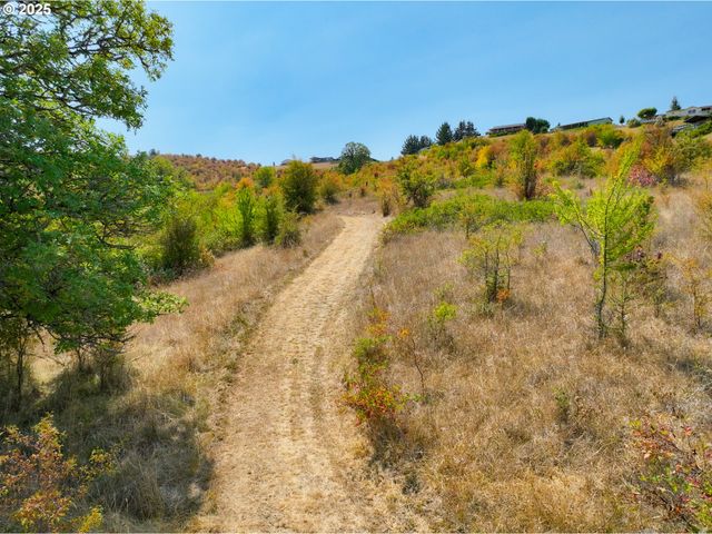 633 HIGHLAND VISTA Ln, Roseburg, OR 97471