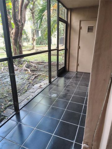 8635 NW 8th St 116, Miami, FL 33126