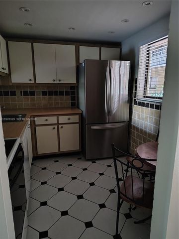 8635 NW 8th St 116, Miami, FL 33126