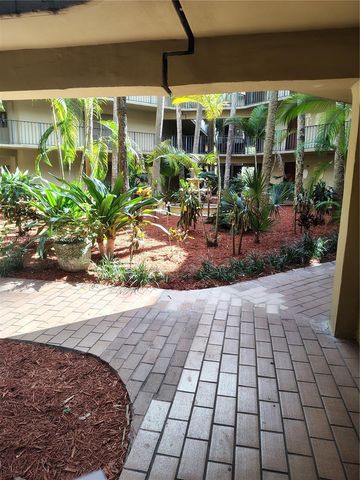 8635 NW 8th St 116, Miami, FL 33126