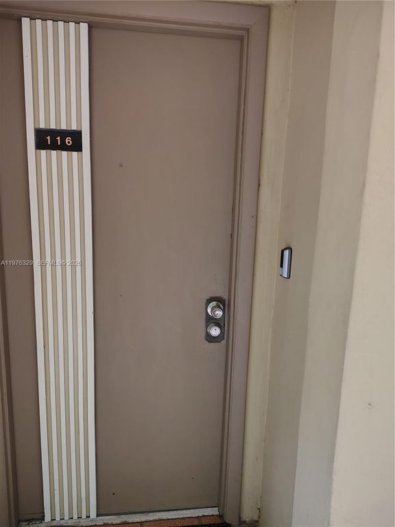 8635 NW 8th St 116, Miami, FL 33126