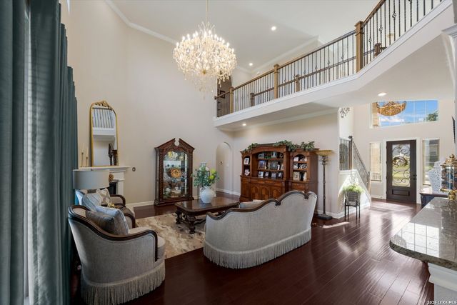 196 TEXAS BND, Castroville, TX 78009