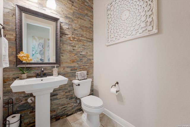 196 TEXAS BND, Castroville, TX 78009