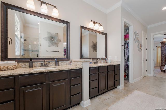 196 TEXAS BND, Castroville, TX 78009