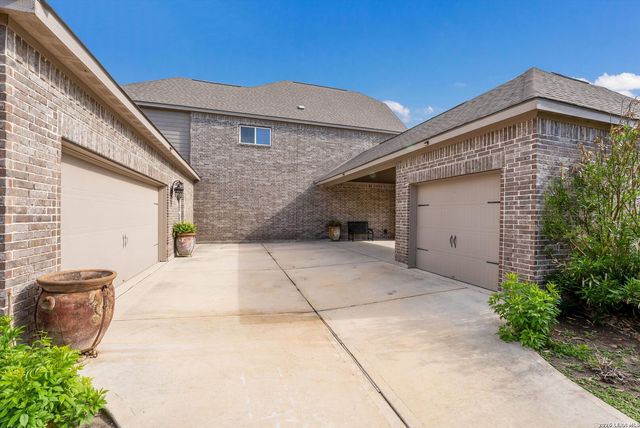 196 TEXAS BND, Castroville, TX 78009