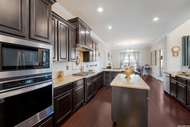 196 TEXAS BND, Castroville, TX 78009