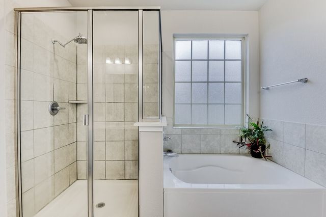 216 Bay, Waxahachie, TX 75165