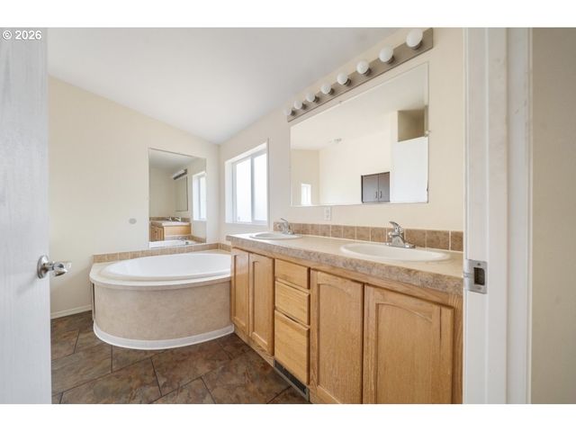 4802 Se 133RD Dr, Portland, OR 97236