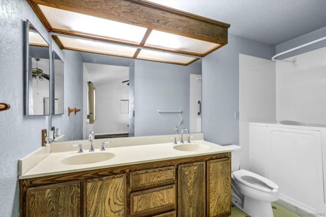 8529 Snow White Dr, El Cajon, CA 92021