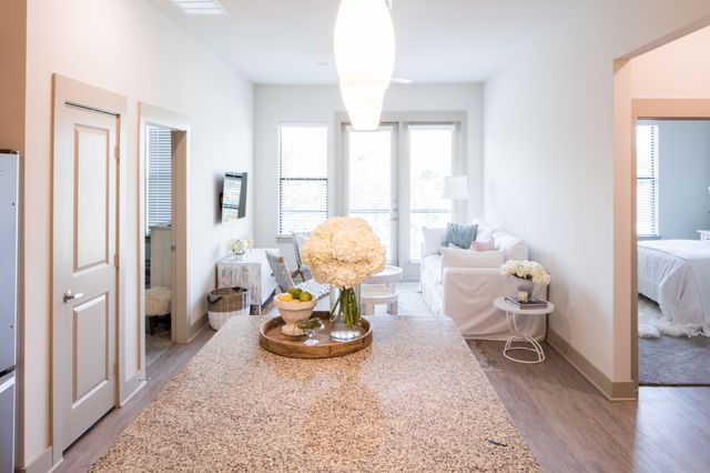 7518 Eastern Avenue 301, Dallas, TX 75209