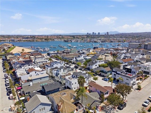 305 Montero, Newport Beach, CA 92661