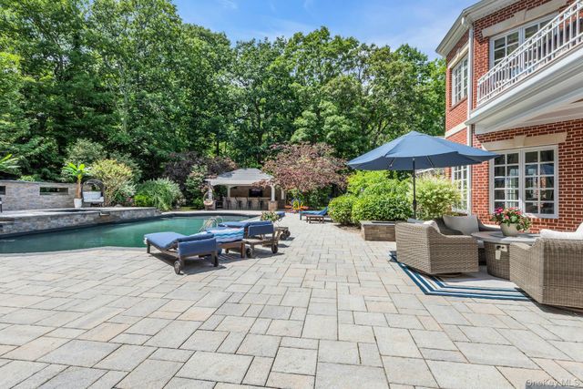 98 Cliff Road, Port Jefferson, NY 11777