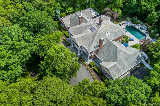 98 Cliff Road, Port Jefferson, NY 11777
