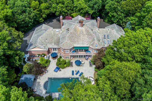 98 Cliff Road, Port Jefferson, NY 11777