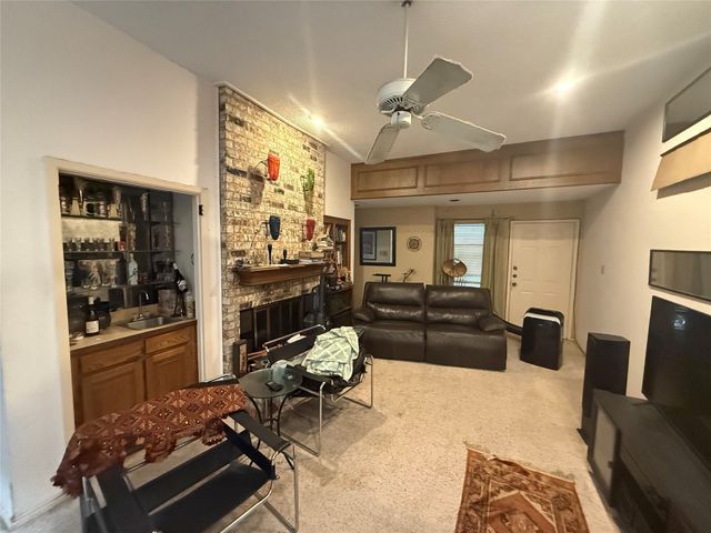 5945 Chimney Wood Circle, Fort Worth, TX 76112