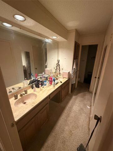 5945 Chimney Wood Circle, Fort Worth, TX 76112