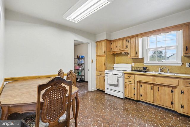 2072 ANDOVER DR, Dover, PA 17315