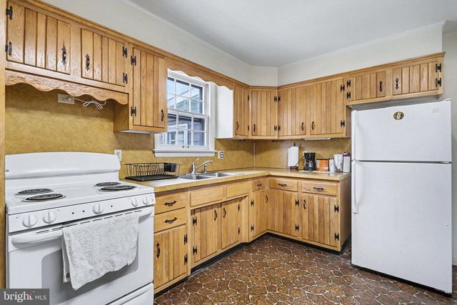 2072 ANDOVER DR, Dover, PA 17315