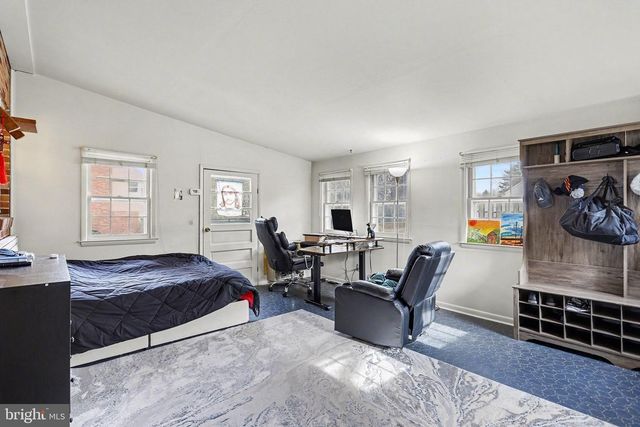 2072 ANDOVER DR, Dover, PA 17315