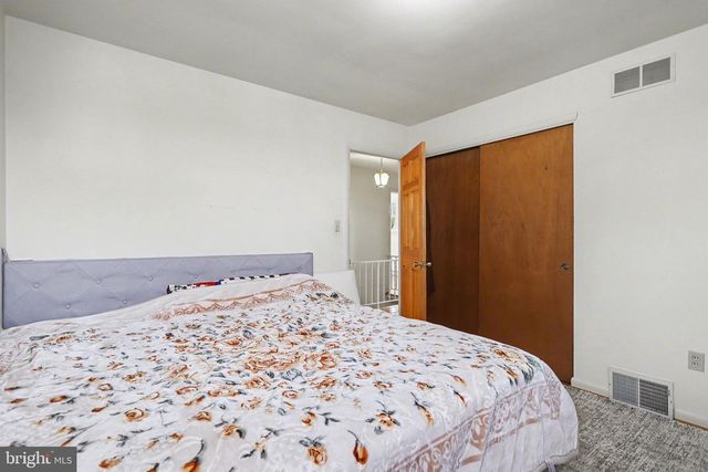 2072 ANDOVER DR, Dover, PA 17315