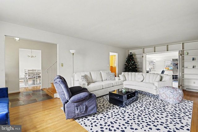 2072 ANDOVER DR, Dover, PA 17315