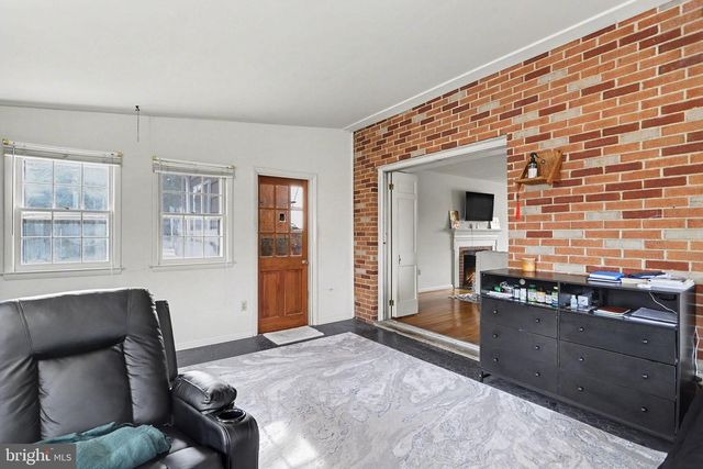 2072 ANDOVER DR, Dover, PA 17315