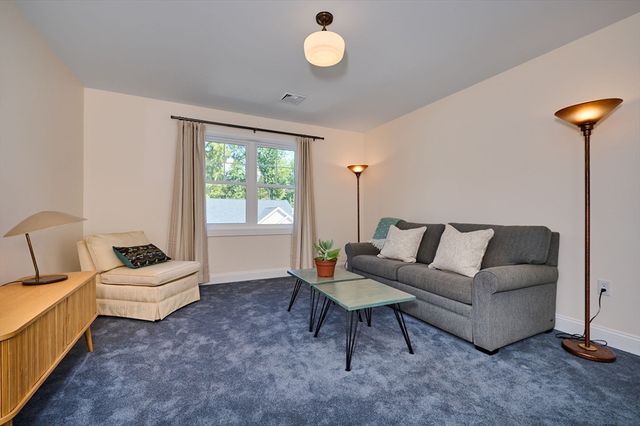 3 Conrad Circle 3, Easthampton, MA 01027