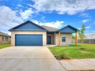 1113 N Silver Leaf Drive, Moore, OK 73160