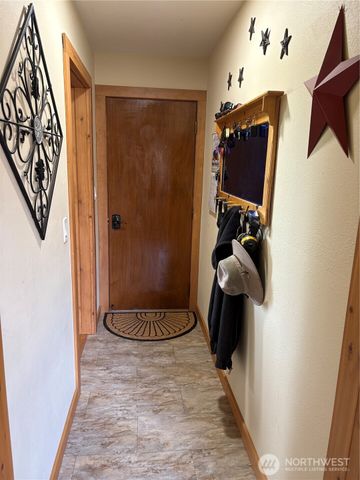 8 Mundinger Lane, Omak, WA 98841