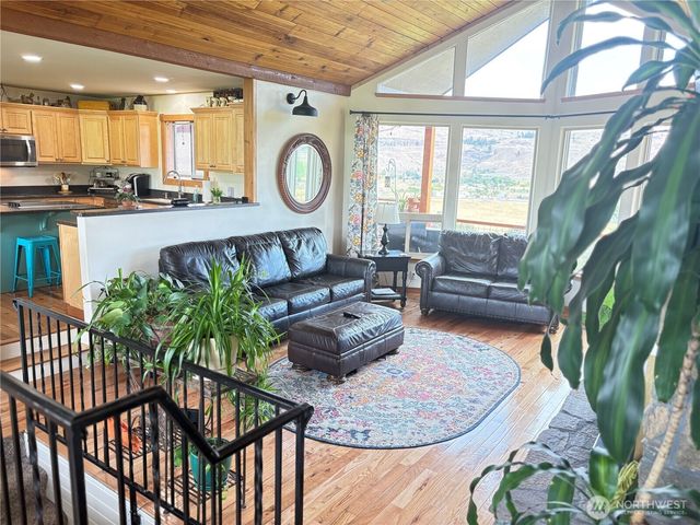 8 Mundinger Lane, Omak, WA 98841