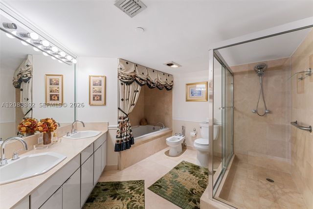 8855 Collins Ave 8J, Surfside, FL 33154