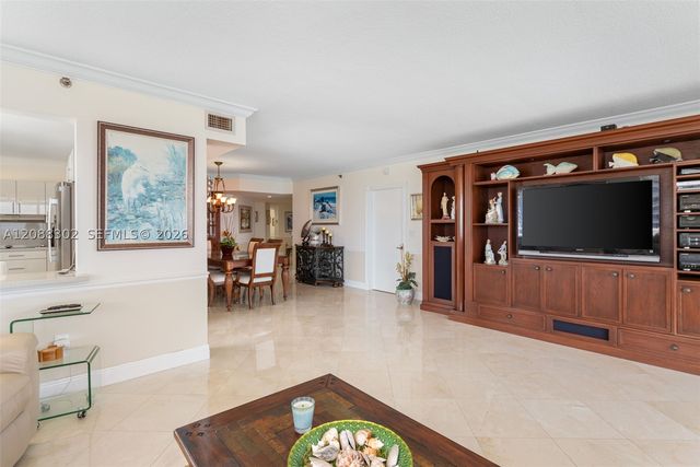 8855 Collins Ave 8J, Surfside, FL 33154