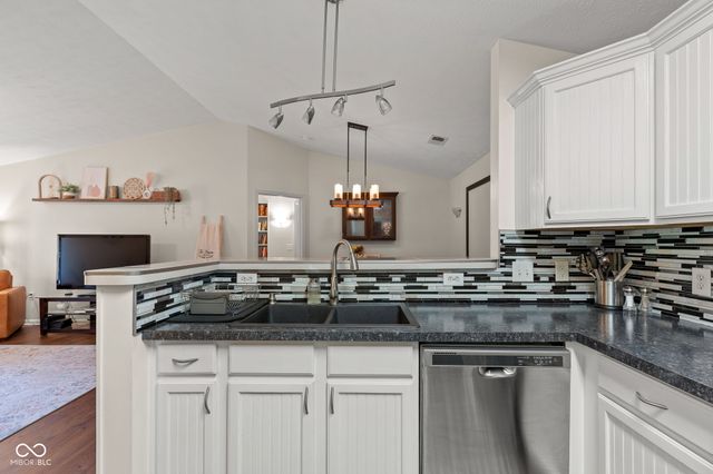 8950 Hunters Creek Drive 208, Indianapolis, IN 46227
