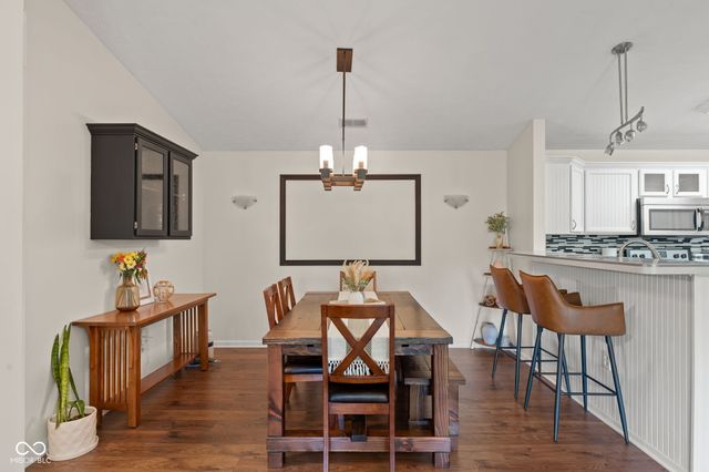 8950 Hunters Creek Drive 208, Indianapolis, IN 46227