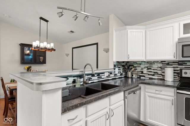 8950 Hunters Creek Drive 208, Indianapolis, IN 46227