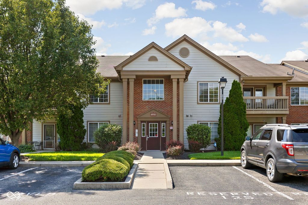 8950 Hunters Creek Drive 208, Indianapolis, IN 46227