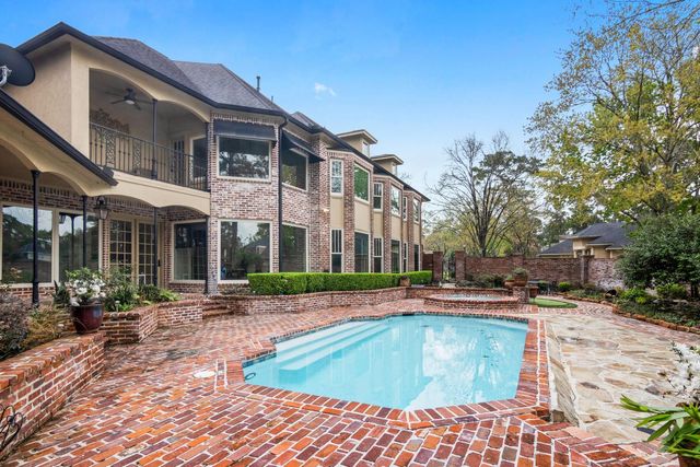 15 Forest Green Trail, Kingwood, TX 77339